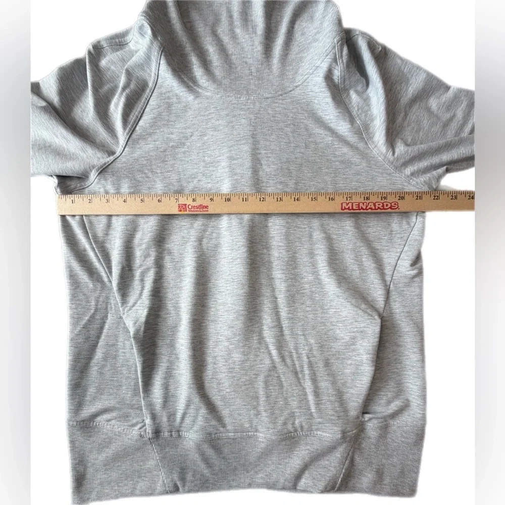 Lululemon High Lines Pullover
Heathered Core Ultra Light Grey - Picture 7 of 12